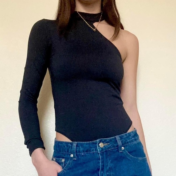 Abercrombie One-Shoulder Long Sleeve Mock Neck Bodysuit - Picture 6 of 6